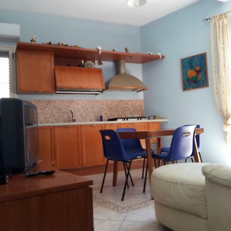 Casa Eleonora Apartment Campofelice Di Roccella Luaran gambar