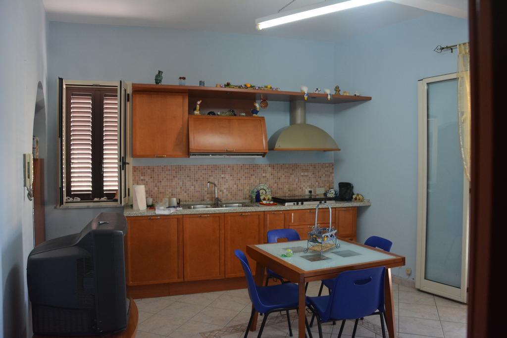 Casa Eleonora Apartment Campofelice Di Roccella Bilik gambar