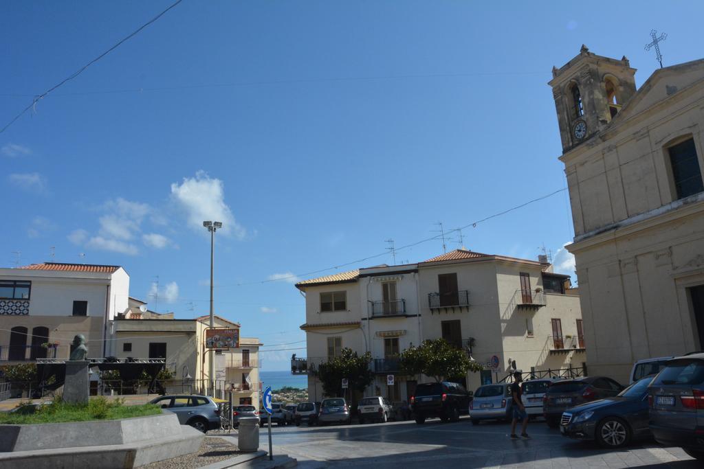 Casa Eleonora Apartment Campofelice Di Roccella Bilik gambar