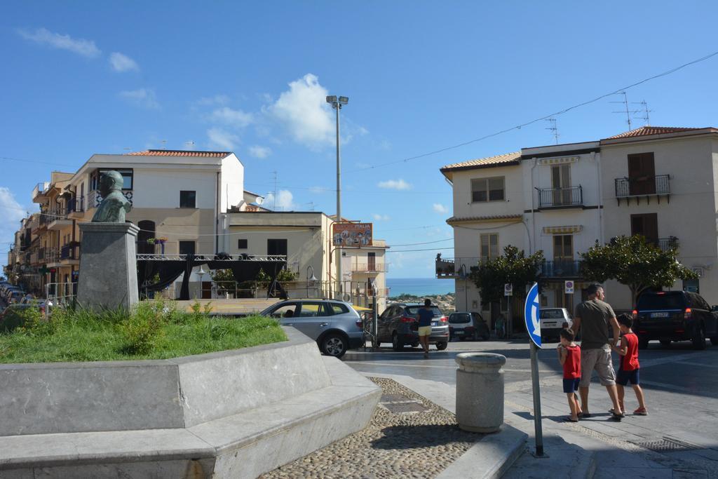 Casa Eleonora Apartment Campofelice Di Roccella Bilik gambar