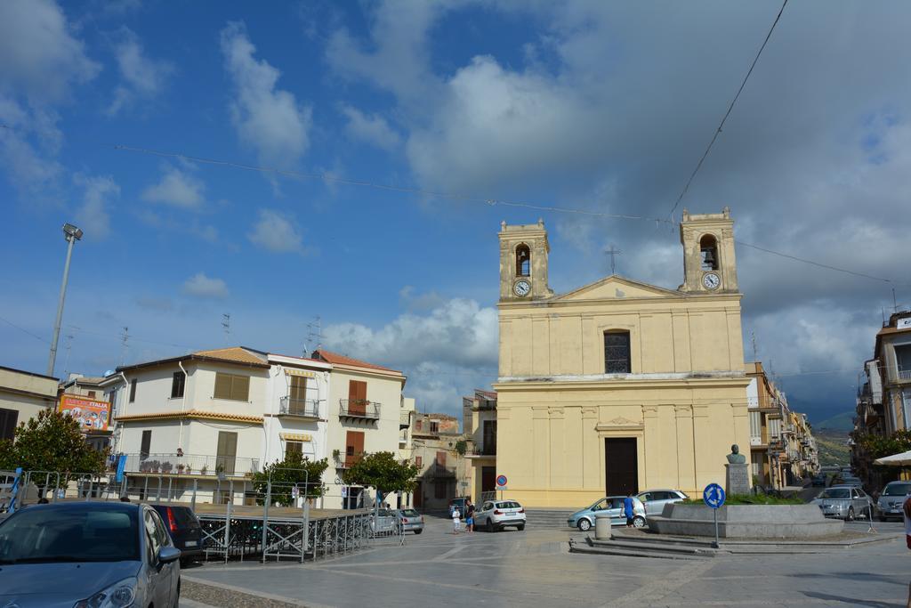 Casa Eleonora Apartment Campofelice Di Roccella Bilik gambar