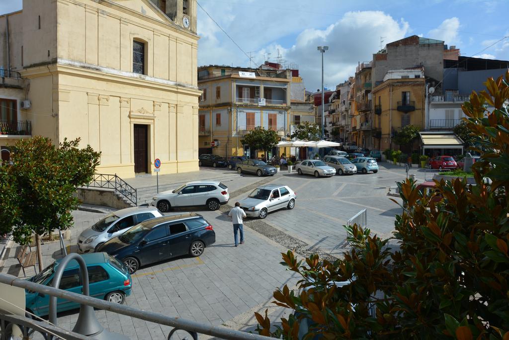 Casa Eleonora Apartment Campofelice Di Roccella Bilik gambar