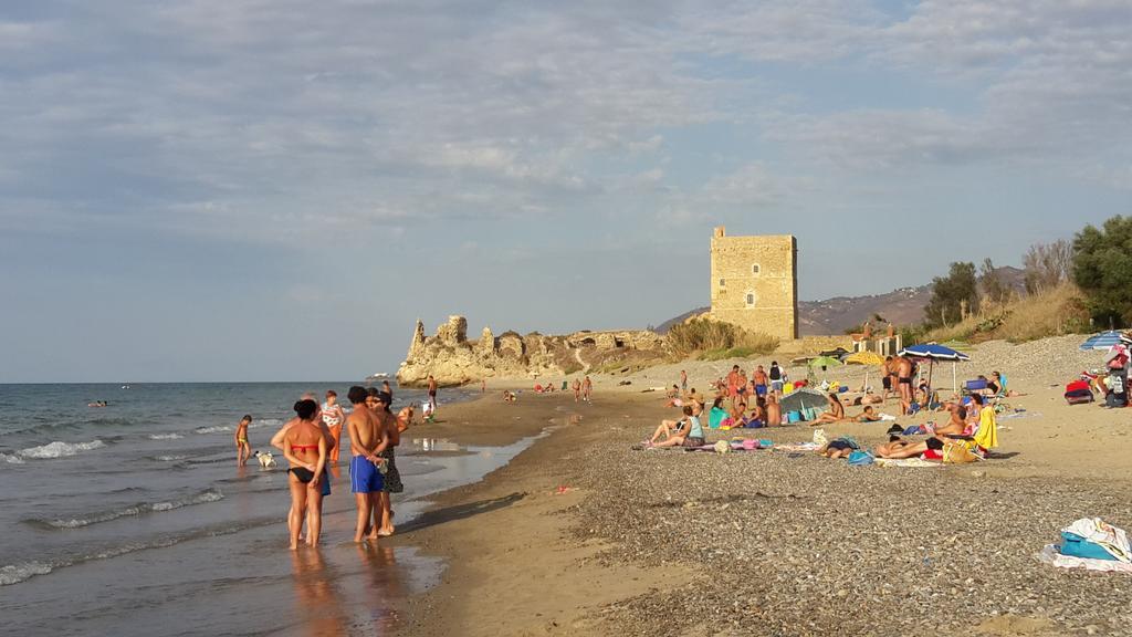 Casa Eleonora Apartment Campofelice Di Roccella Luaran gambar