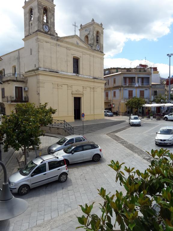 Casa Eleonora Apartment Campofelice Di Roccella Luaran gambar