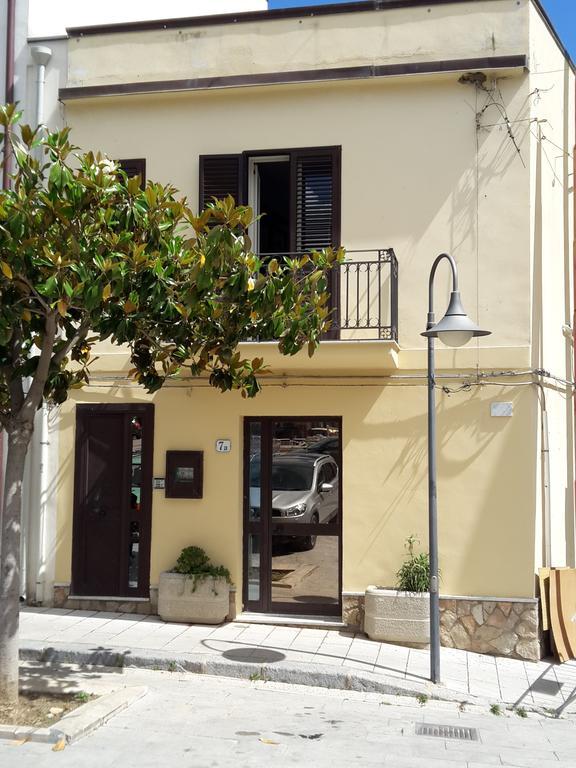 Casa Eleonora Apartment Campofelice Di Roccella Luaran gambar