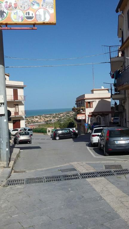 Casa Eleonora Apartment Campofelice Di Roccella Luaran gambar