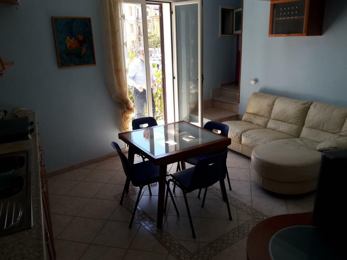 Casa Eleonora Apartment Campofelice Di Roccella Luaran gambar