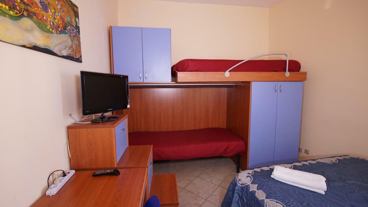Casa Eleonora Apartment Campofelice Di Roccella Luaran gambar